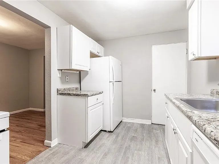 2273 Pauline Ave — Photo 3