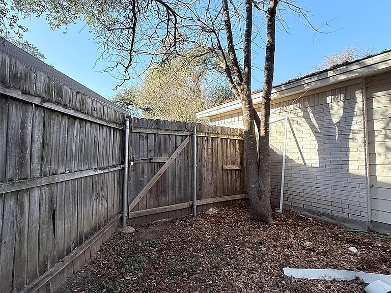 8621 Talyne Chaise Cir #B — Photo 40