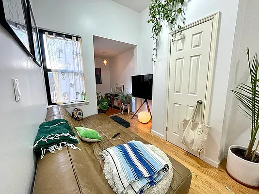 Rented by MySpaceNYC | media 3