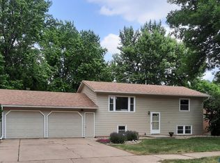 3708 S Crescent Dr, Sioux Falls, SD 57106