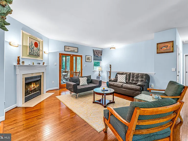 10870 Hammond Dr — Photo 7