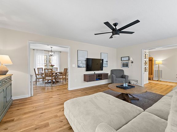 5th image of 171 Hillwood Dr