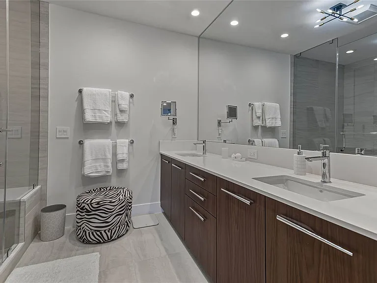 275 1st Ave S #1701 — Photo 74