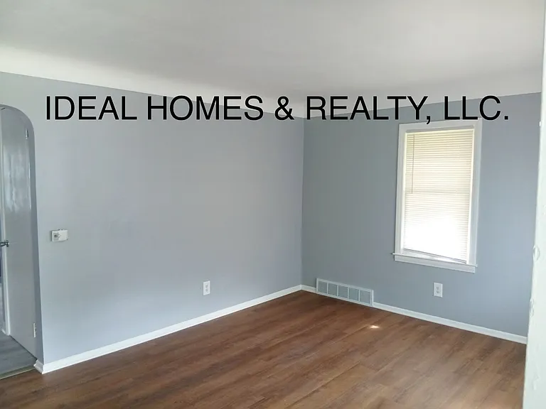 3602 Esther St — Photo 3