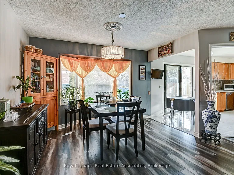 70 Nectarine Cres — Photo 8