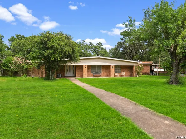 210 KIMBERLY DR, Universal City, TX 78148