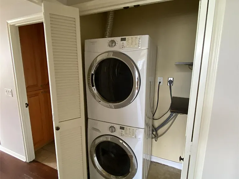 14 Greenway Plz #13R — Photo 13