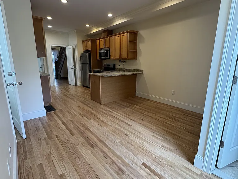 25 Lothrop St #2 — Photo 3