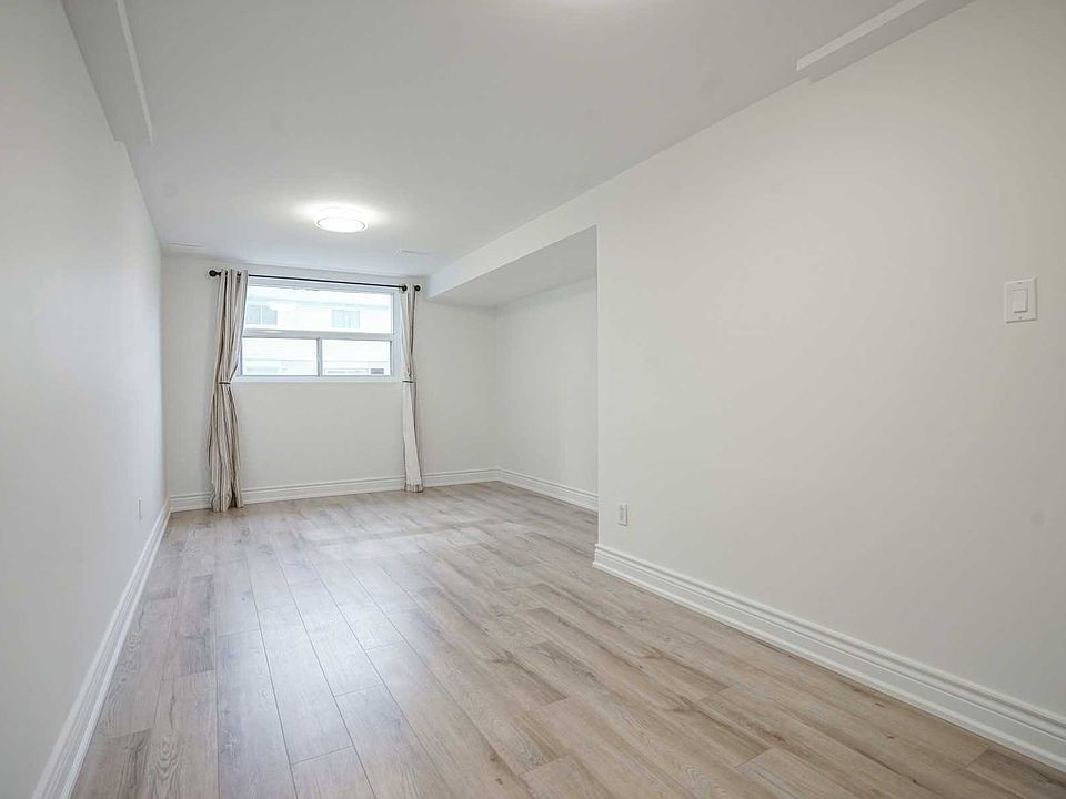 2nd image of 30 Haven Hill Sq