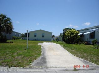 825 Wren Cir, Barefoot Bay, FL 32976