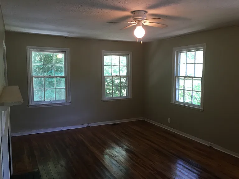 27 Stuart Dr — Photo 17