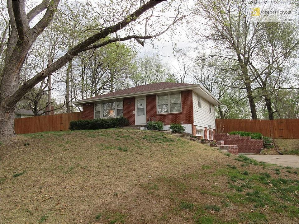 Raised Ranch with Brick Front and Steel Siding.  Side Entry Garage.  Walkout Basement