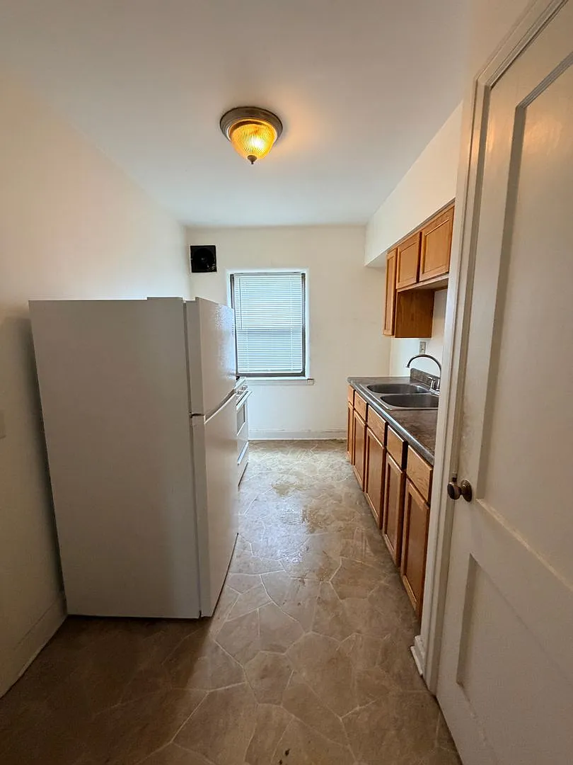 1011 W Locust St — Photo 2
