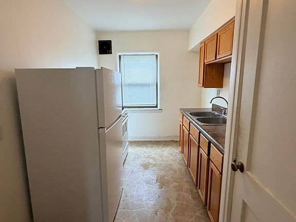 2nd image of 1011 W Locust St APT 4