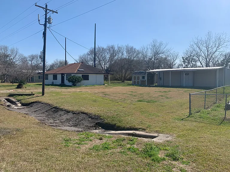10704 State Highway 185 S — Photo 65