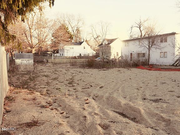 4th image of 122 N Riverview Dr