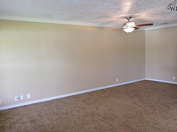 4th image of 727 Dana St