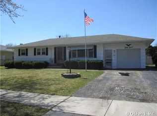 37 Alhambra Dr, Rochester, NY 14622