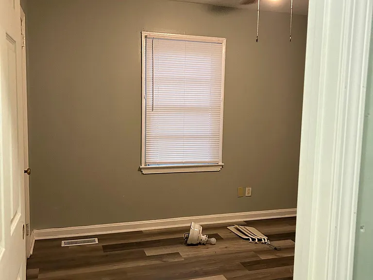 205 Evergreen St — Photo 23