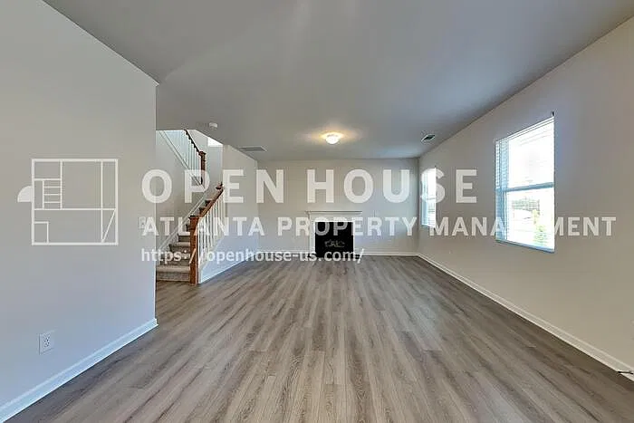 4 bed, 2.5 bath, 2200 sqft, $2,500 — Photo 3