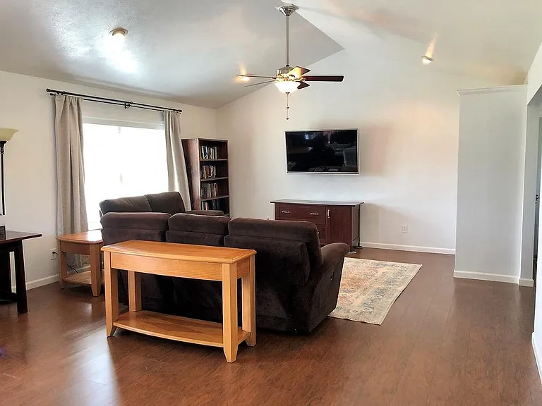 4 Shirley Dr — Photo 5