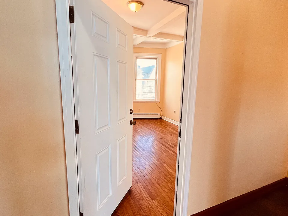 APT ENTRANCE