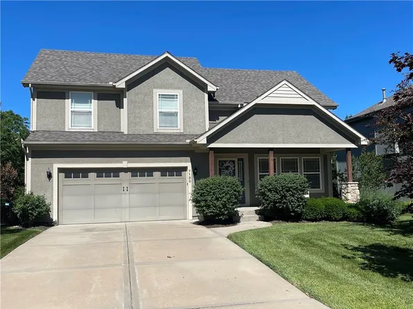 7130 Aminda St, Shawnee, KS 66227