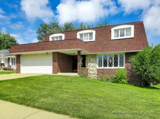 10315 S Aspen Dr, Palos Hills, IL 60465