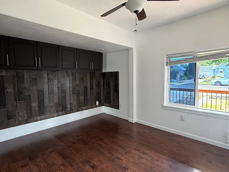 2385 5th St NE — Photo 6