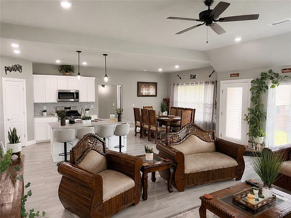 5th image of 804 W Shane Ct