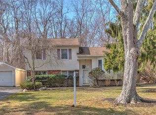 106 Glenwood Ln, Port Jefferson, NY 11777