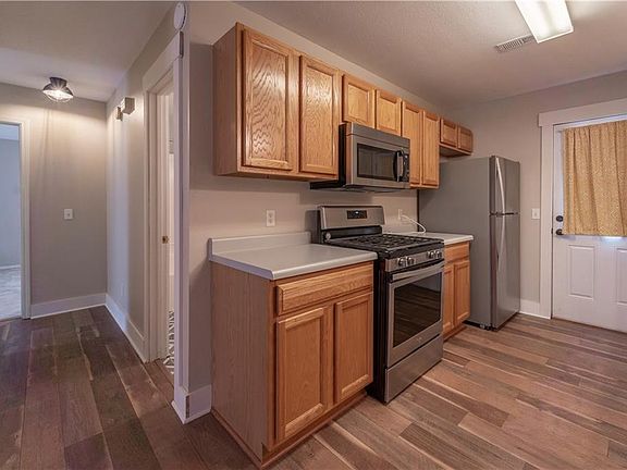 2nd image of 910 Tunbridge Dr