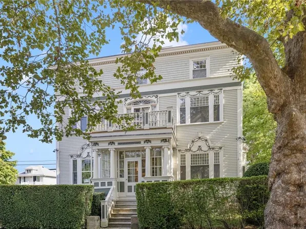 20 Berkeley Ave APT 2, Newport, RI 02840