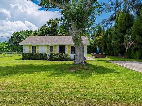 36th image of 809 BURLAND STREET