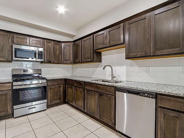 11500 Summer Dr #B — Photo 7