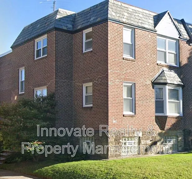 910 E Sharpnack St #2 — Photo 14
