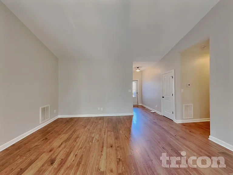 189 Crystal Creek Dr — Photo 2