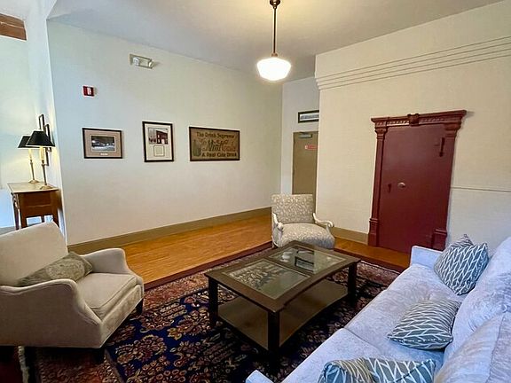4th image of 322 E Council St
