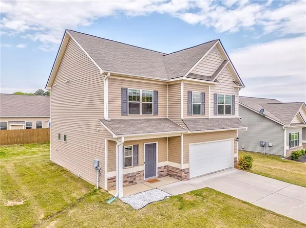 211 Birch Ln, Calhoun, GA 30701