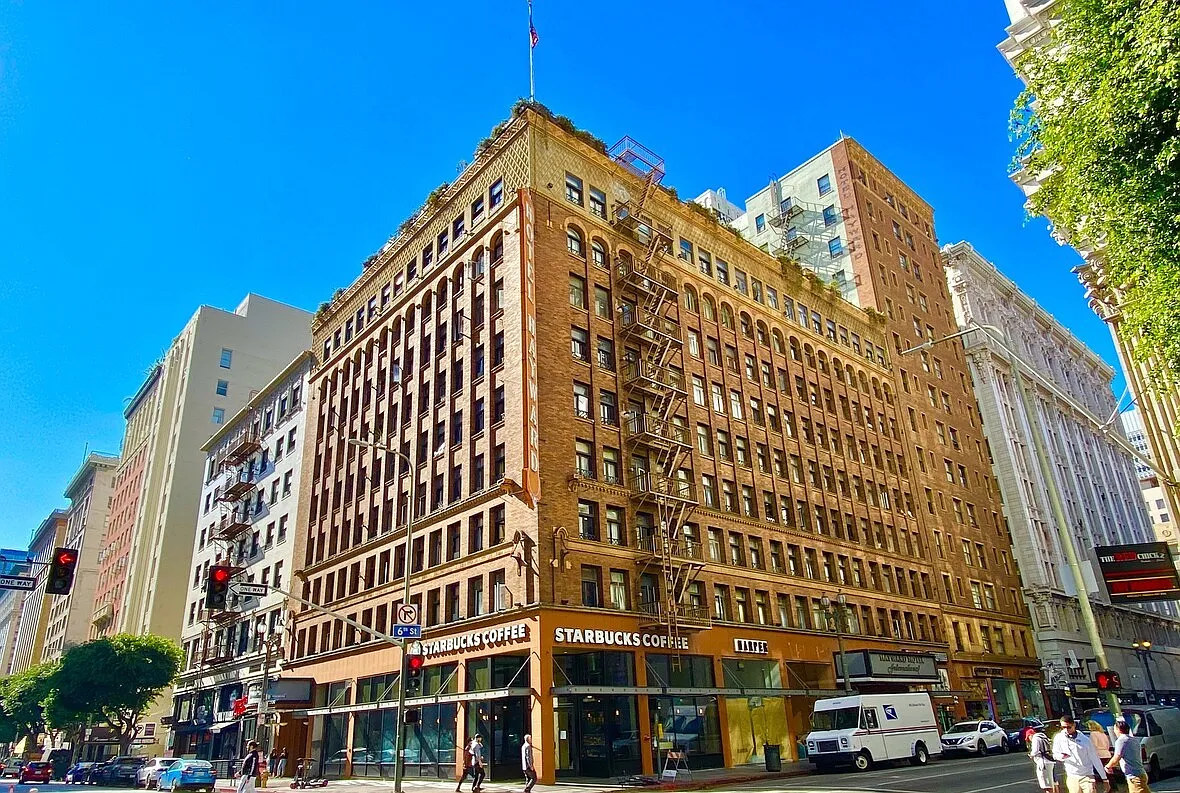 Hayward Manor Apartments — Photo 1