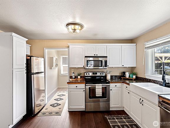 5th image of 3612 Lakehurst Drive NW