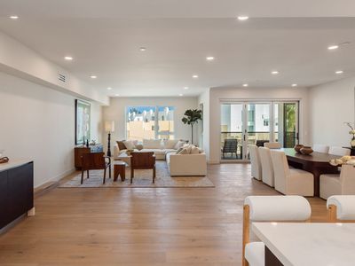 505 Barrington Ave #302, Los Angeles, CA, 90049