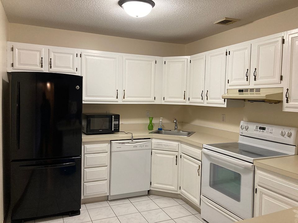 1st image of 1310 Twin Circle Dr
