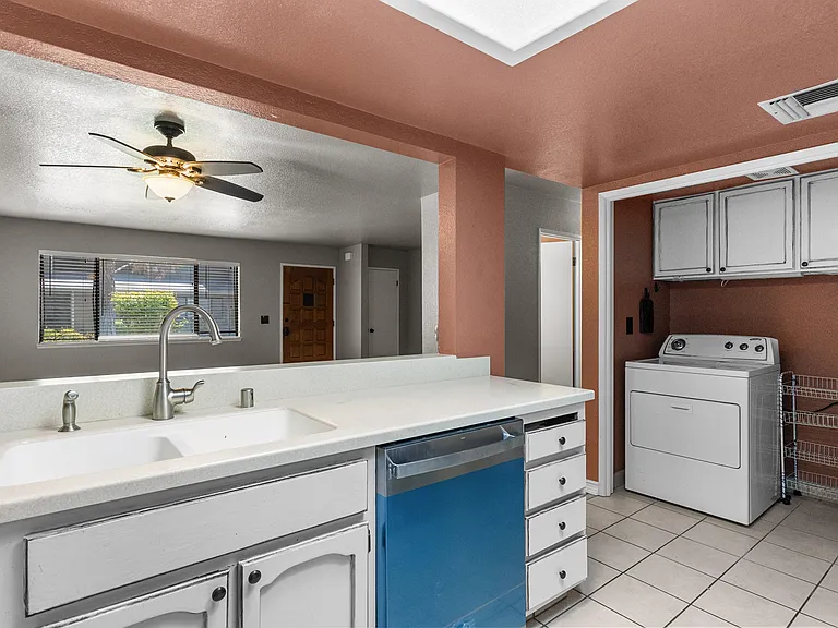 273 E Upjohn Ave — Photo 8