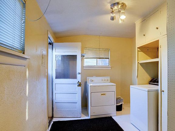 Laundry/mud room