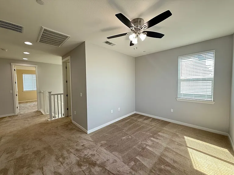 1261 Damasco Ln — Photo 5