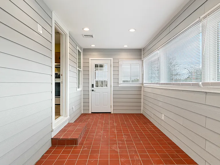 501 Park St — Photo 24
