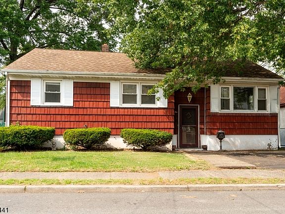 2nd image of 10 Moore Pl