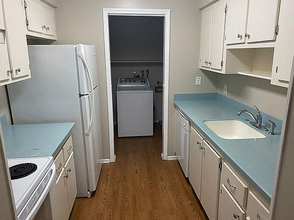 4th image of 1703 Belleair Forest Dr APT B