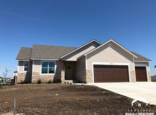 302 Shannon Ct, Lawrence, KS 66049